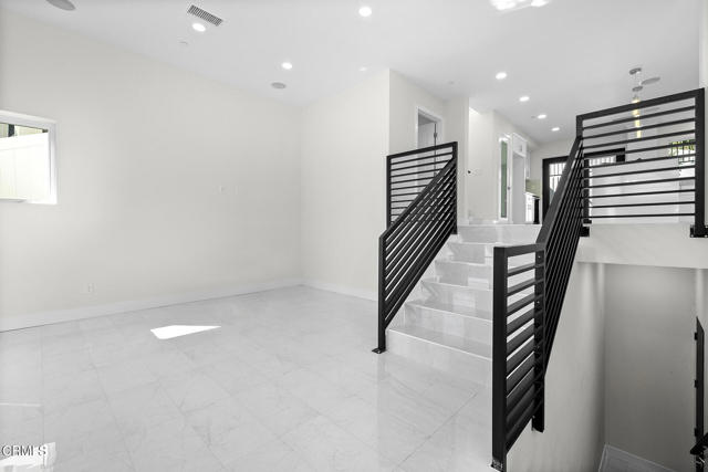 Detail Gallery Image 2 of 20 For 4333 Portola Ave, Los Angeles,  CA 90032 - 4 Beds | 5 Baths