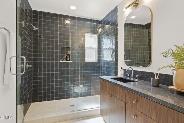 Image 22 of 40 For 991 Emerson Street