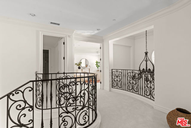 3697 Benedict Canyon Lane, Sherman Oaks CA: https://media.crmls.org/mediaz/1a07d248-680a-41aa-81c6-e5da47cfd23f.jpg
