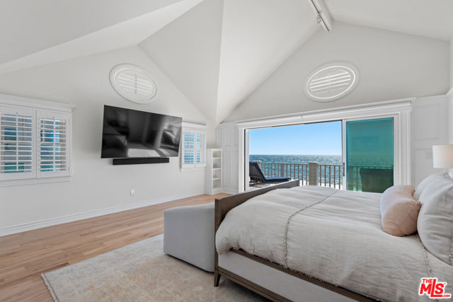 31656 Sea Level Drive, Malibu CA: https://media.crmls.org/mediaz/1a084fc3-fffe-4bae-838e-4f23be52975c.jpg