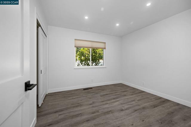 1933 Oak Park Blvd, Pleasant Hill CA: https://media.crmls.org/mediaz/1a09009c-7ace-4b2e-9542-021a48ee6534.jpg