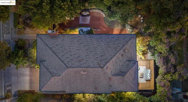 1009 Richmond st, El Cerrito CA: https://media.crmls.org/mediaz/1a09141b-0bfa-4c5c-8ad9-bf24e9ecd1dd.jpg