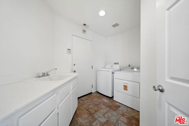3702 Las Palmas Avenue, Palmdale CA: https://media.crmls.org/mediaz/1a0928ce-b9f4-47b8-9b58-3e56b5171ca8.jpg