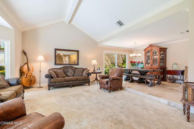 3578 Claridge Court, Simi Valley CA: https://media.crmls.org/mediaz/1a099a3c-02ab-4a98-b2c0-151ad6c930a8.jpg