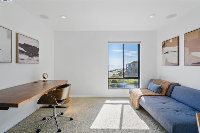 3 Commodore Dr, Emeryville CA: https://media.crmls.org/mediaz/1a099c85-2fcd-4217-b89a-cd5ca3878646.jpg