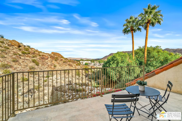 2857 Greco Court, Palm Springs CA: https://media.crmls.org/mediaz/1a09f676-87eb-4417-9b2a-115e3373da9c.jpg