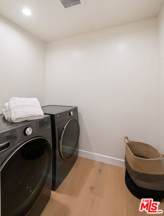 3524 Maplewood Avenue, Los Angeles CA: https://media.crmls.org/mediaz/1a0a085f-f325-408f-91e2-479500946fdf.jpg
