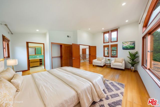 10734 Lindbrook Drive, Los Angeles CA: https://media.crmls.org/mediaz/1a0a79ec-aa96-49ab-8208-01a8eff94bcf.jpg