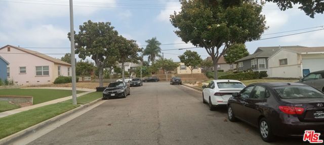 2308 W 117th Street, Hawthorne CA: https://media.crmls.org/mediaz/1a0a7fa9-b815-4fae-b5ca-13385c746381.jpg