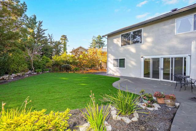 3608 Siskiyou Ct, Hayward CA: https://media.crmls.org/mediaz/1a0aada3-c99b-42f9-a75b-fa7340151a4e.jpg