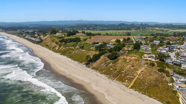 420 Sand Dollar Drive, La Selva Beach CA: https://media.crmls.org/mediaz/1a0aee2b-6120-48ab-b418-e2594e6b7427.jpg