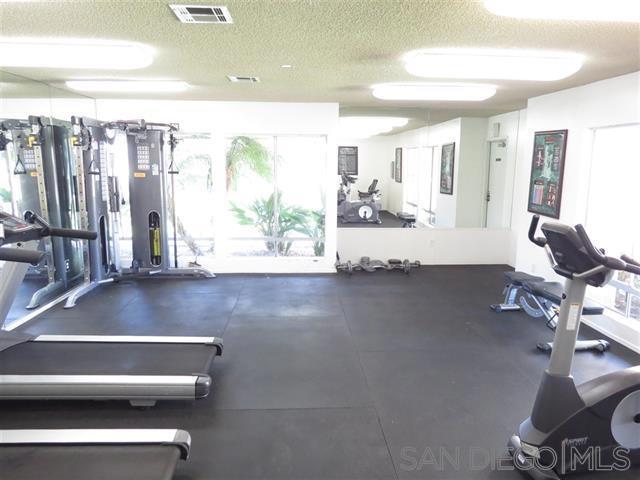 432 Edgehill Ln, Oceanside CA: https://media.crmls.org/mediaz/1a0c202d-864b-49d2-a9ae-34d119cc0de7.jpg