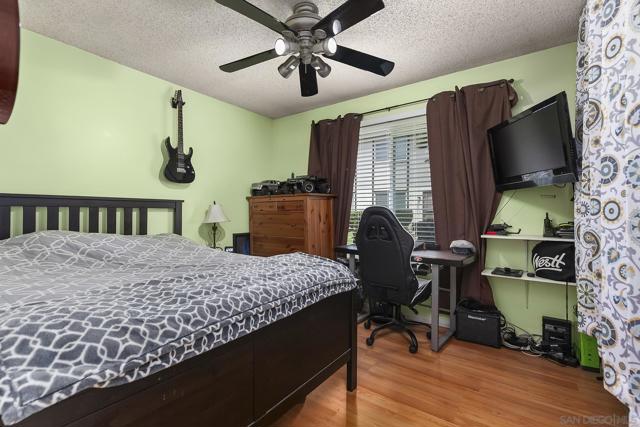 9952 N Magnolia Ave, Santee CA: https://media.crmls.org/mediaz/1a0c325d-a81f-48a9-acf0-b6ed87f4b05c.jpg