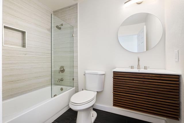 52885 Avenida Carranza, La Quinta CA: https://media.crmls.org/mediaz/1a0c4ec6-ccf2-411f-b1e8-12c42e1ee198.jpg