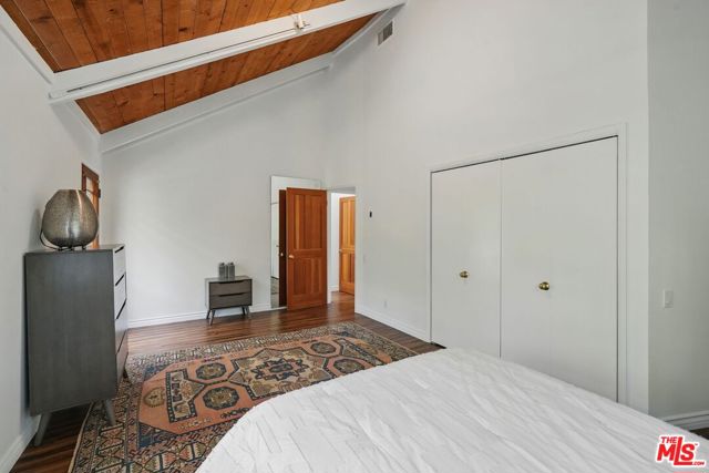 1527 Bainum Drive, Topanga CA: https://media.crmls.org/mediaz/1a0c52b2-984a-4a7f-8cba-8aff27e864e1.jpg