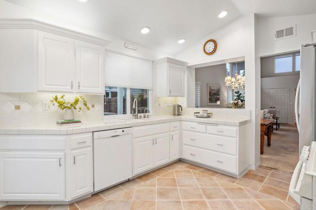 7414 Lantana, Carlsbad CA: https://media.crmls.org/mediaz/1a0c85a0-d262-47f7-92c3-00ce6973d6e6.jpg