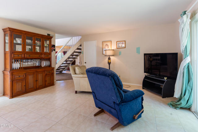 Detail Gallery Image 6 of 27 For 686 Martinique Pl, Newbury Park,  CA 91320 - 4 Beds | 3 Baths