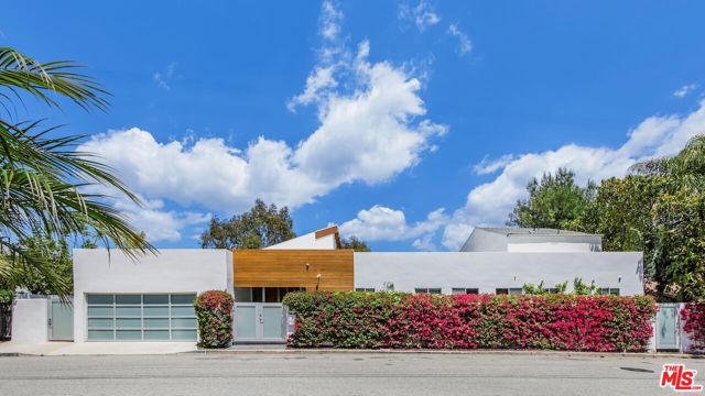 2600 Carman Crest Drive, Los Angeles CA: https://media.crmls.org/mediaz/1a0d74fc-1816-48e4-8b16-dce79342e04a.jpg