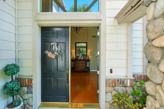 304 Dillon Court, Roseville CA: https://media.crmls.org/mediaz/1a0d8943-6237-4f32-82fc-bc0cdfb19372.jpg