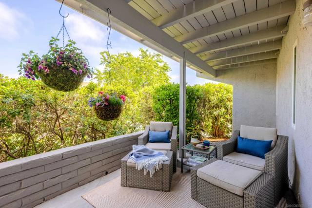 5719 Caminito Norte, La Jolla CA: https://media.crmls.org/mediaz/1a0e5e13-3778-4da2-9a3b-394b1b232723.jpg