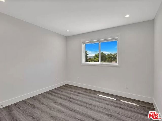 5752 Kester Avenue, Van Nuys CA: https://media.crmls.org/mediaz/1a0e5f72-c29e-484c-9e20-c58898a558bb.jpg