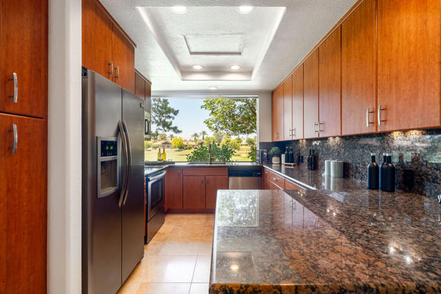 28 La Costa Drive, Rancho Mirage CA: https://media.crmls.org/mediaz/1a0e6c1f-78c3-4fac-8003-0922cc9fc95c.jpg
