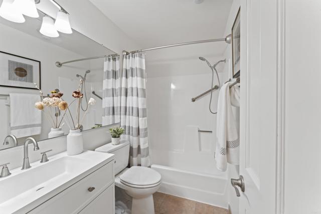 Detail Gallery Image 7 of 14 For 6330 Genesee Ave #220,  San Diego,  CA 92122 - 1 Beds | 1 Baths