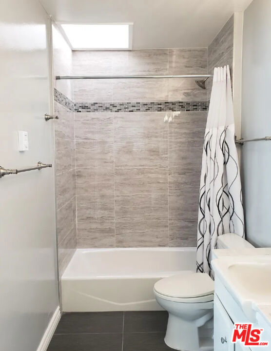 7 Clipper Road, Rancho Palos Verdes CA: https://media.crmls.org/mediaz/1a0e7a3e-d574-4a1f-9bfd-24dc22372e1b.jpg