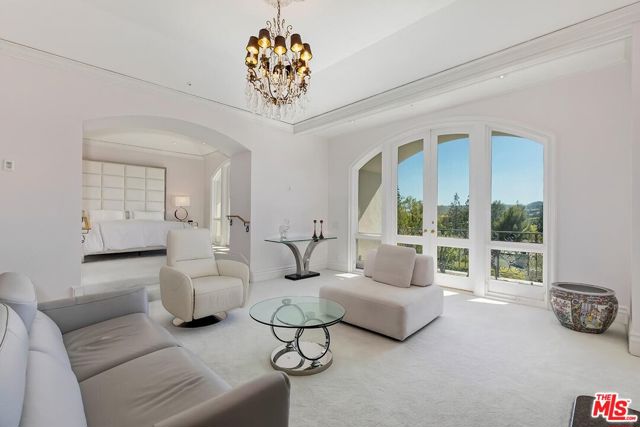 2327 Weybridge Lane, Los Angeles CA: https://media.crmls.org/mediaz/1a0eb4d6-f867-4565-b273-586ef2fb08a5.jpg