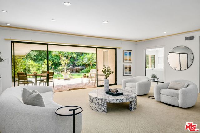 515 Warner Avenue, Los Angeles CA: https://media.crmls.org/mediaz/1a0eb93e-bd7f-4906-9065-68017612ec21.jpg