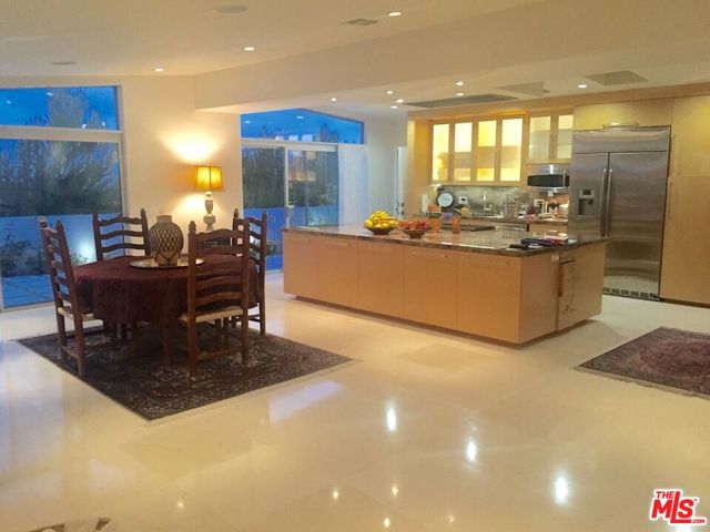 3440 Shoreheights Drive, Malibu CA: https://media.crmls.org/mediaz/1a0ed27e-907d-4666-8e64-290502bf2be6.jpg