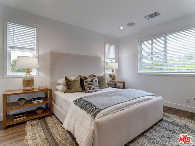1278 Meadowbrook Avenue, Los Angeles CA: https://media.crmls.org/mediaz/1a0ef936-c592-436e-b160-f189e7f6bba9.jpg