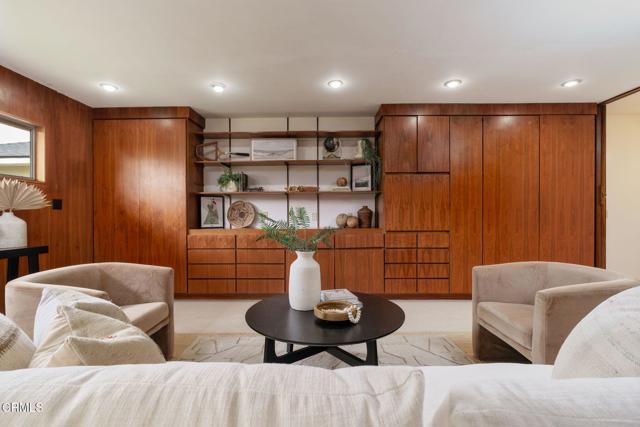 209 Dorothy Avenue, Ventura CA: https://media.crmls.org/mediaz/1a0fec3b-b1df-4d47-815c-630028e2a5b2.jpg