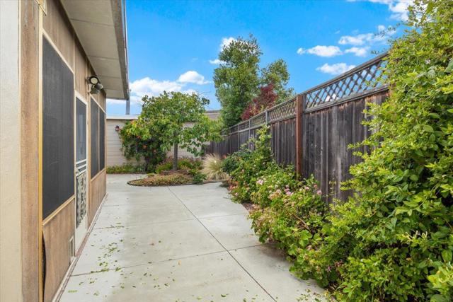 701 Poinsettia Avenue, San Mateo CA: https://media.crmls.org/mediaz/1a0ffe58-a012-4237-bb02-f1afe4ec311b.jpg