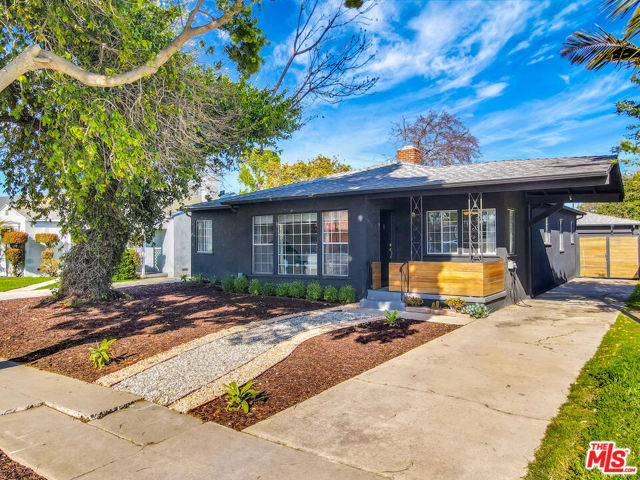 9210 S Van Ness Avenue, Los Angeles CA: https://media.crmls.org/mediaz/1a107b74-9c61-4aff-970e-723baa01a259.jpg