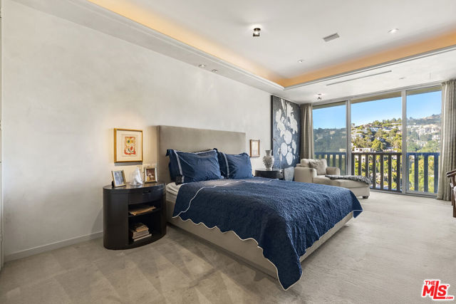 9255 Doheny Road, West Hollywood CA: https://media.crmls.org/mediaz/1a110fbc-3faa-4736-b476-ab652daddfd2.jpg
