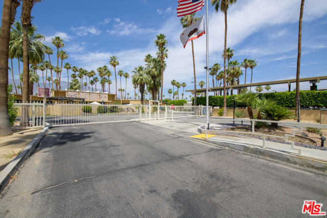 395 Wolf Lane, Cathedral City CA: https://media.crmls.org/mediaz/1a11510d-0e43-4d89-8438-9d3122a8557e.jpg