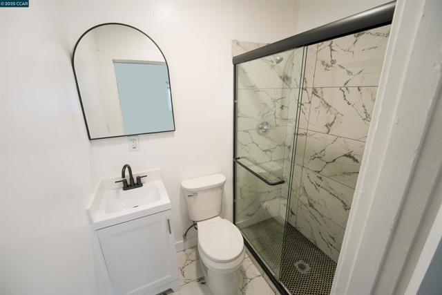 1360 99th ave, Oakland CA: https://media.crmls.org/mediaz/1a11ea28-fa5d-4968-b028-de1b70d4a0d0.jpg