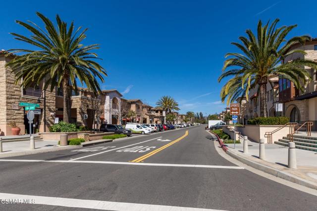 3343 Shadetree Way, Camarillo CA: https://media.crmls.org/mediaz/1a120aac-57ad-4a85-87f5-3192b87facb7.jpg