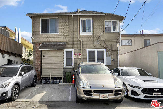 23 19th Avenue, Venice CA: https://media.crmls.org/mediaz/1a126438-a042-4a4e-861c-9749f5a900e2.jpg