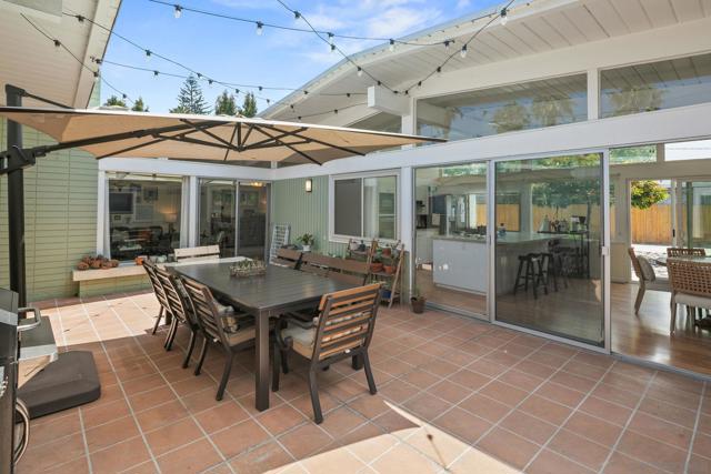 435 Country Club Ln, Coronado CA: https://media.crmls.org/mediaz/1a126751-e9ba-4c00-a6e5-11d0a2359722.jpg