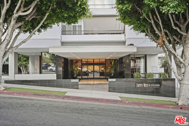 1100 Alta Loma Road, West Hollywood CA: https://media.crmls.org/mediaz/1a12bc67-063f-4270-9988-1f4852bc8868.jpg