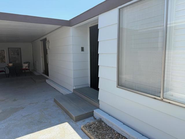 14 International Boulevard, Rancho Mirage CA: https://media.crmls.org/mediaz/1a12f1e2-0ab5-42e2-9443-700355f69772.jpg