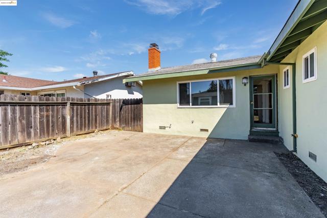 1908 New Jersey St, Fairfield CA: https://media.crmls.org/mediaz/1a138171-43fd-4f21-9068-fb819c4aaf3f.jpg