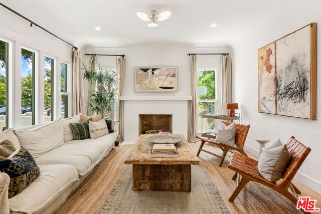 555 N Irving Boulevard, Los Angeles CA: https://media.crmls.org/mediaz/1a139d34-fb40-4d54-93a2-94508106069d.jpg