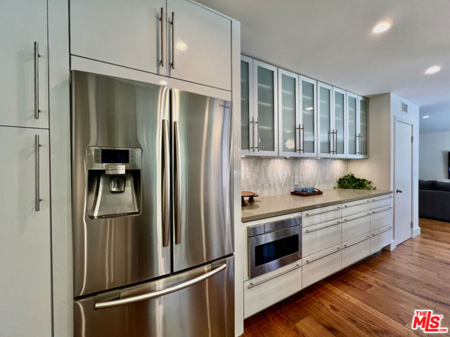 6435 Innsdale Drive, Los Angeles CA: https://media.crmls.org/mediaz/1a13a455-8147-437e-b361-85c69d956b00.jpg