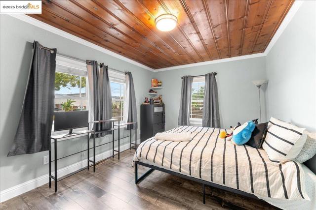 2016 104th AVE, Oakland CA: https://media.crmls.org/mediaz/1a13ef9f-b1ea-4295-a718-7975de2131e7.jpg