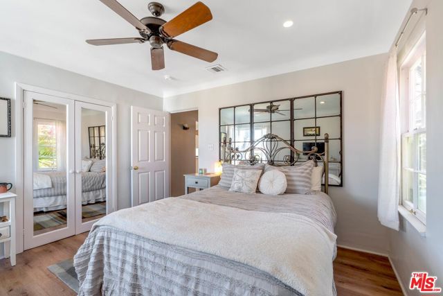 11316 Sunshine Terrace, Studio City CA: https://media.crmls.org/mediaz/1a145750-476a-4747-900f-31854175c845.jpg