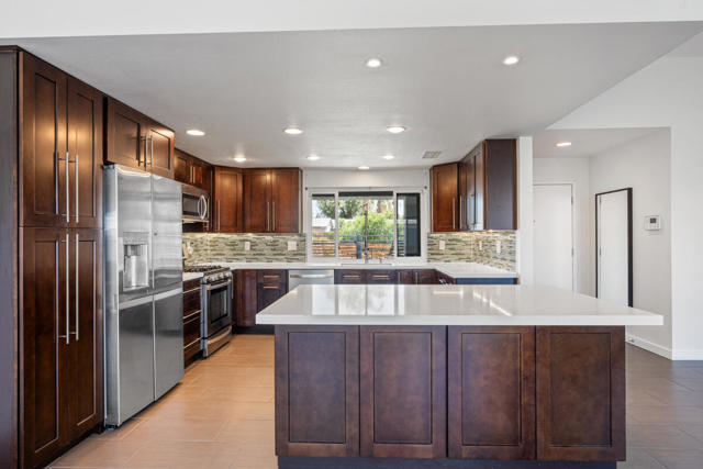 43135 Tennessee Avenue, Palm Desert CA: https://media.crmls.org/mediaz/1a14f723-9ed5-43a2-b64f-13f065e05791.jpg
