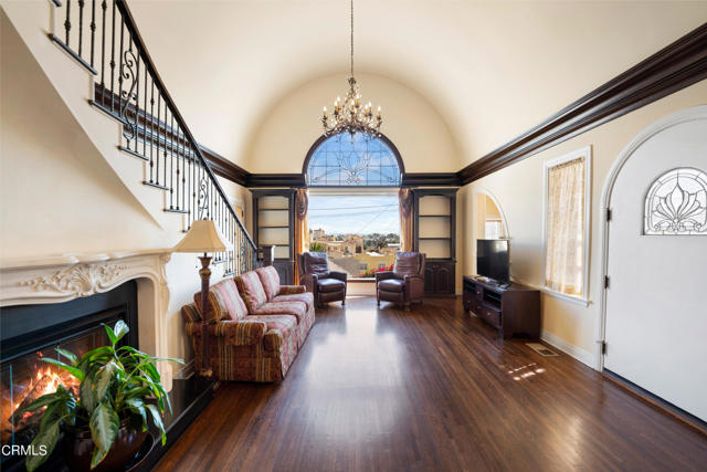 Detail Gallery Image 6 of 31 For 419 Brakey Rd, Ventura,  CA 93001 - 4 Beds | 3 Baths